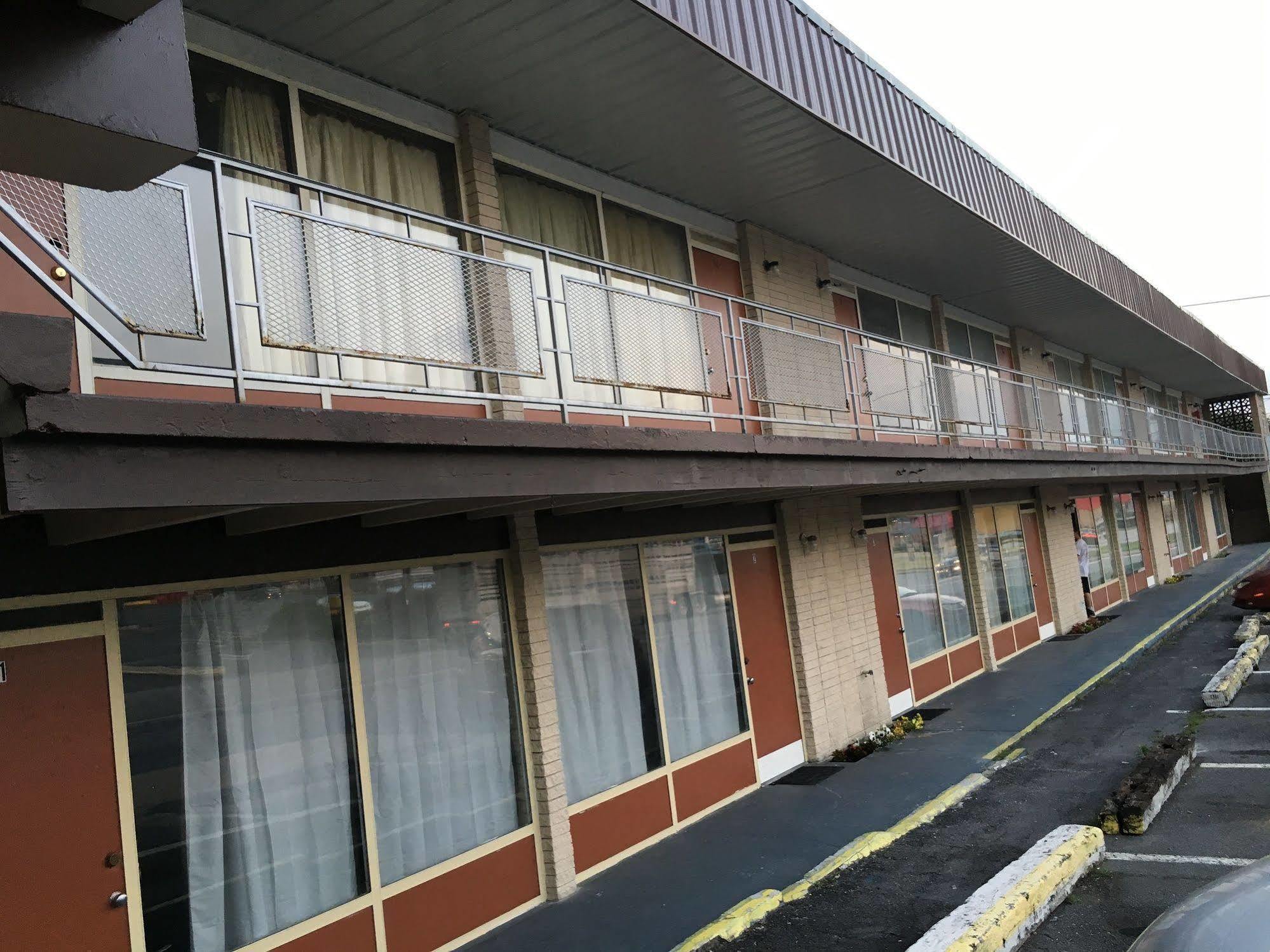 Sonrise Inn Lincoln Hwy By Oyo Breezewood Exterior foto