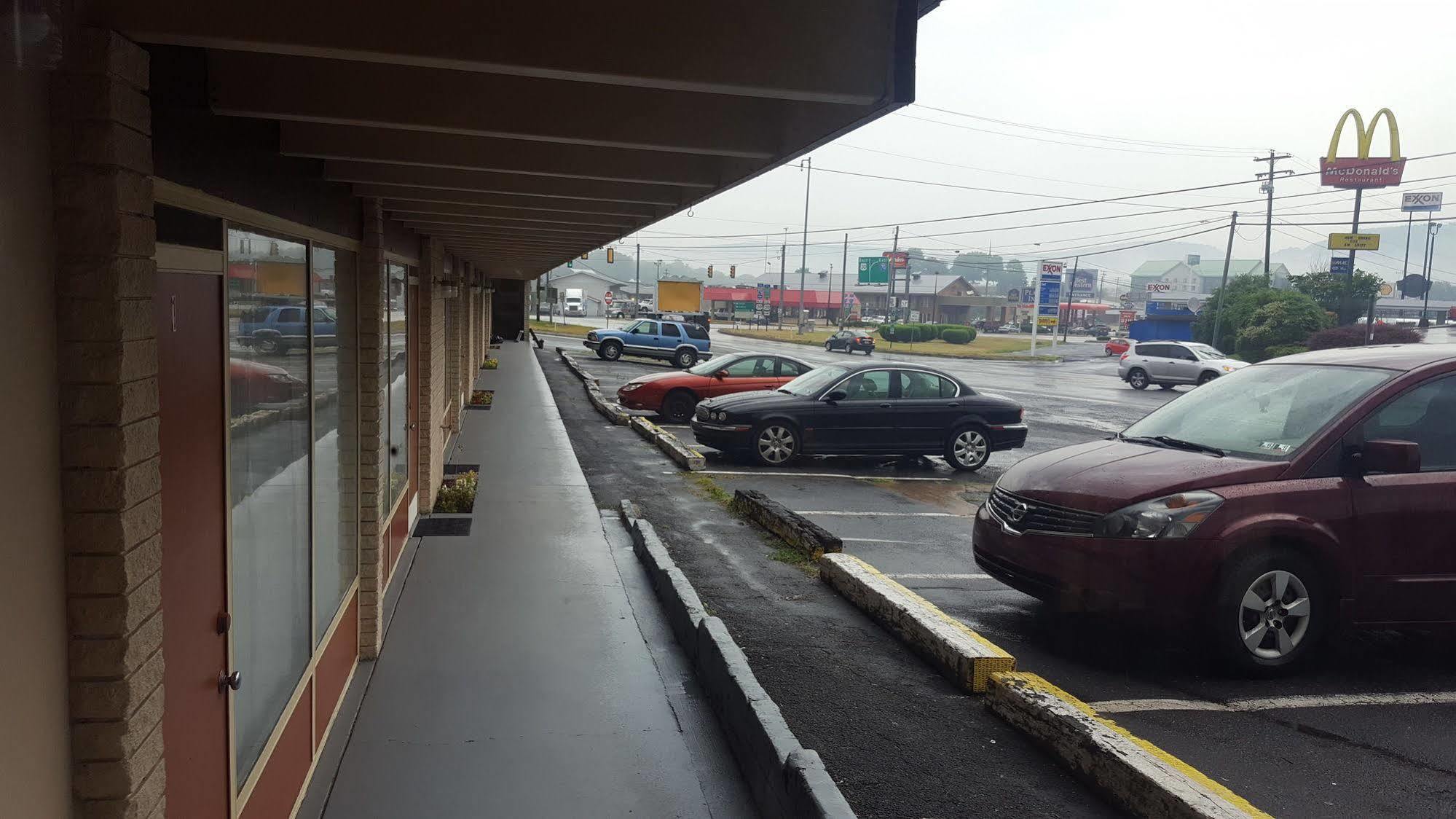 Sonrise Inn Lincoln Hwy By Oyo Breezewood Exterior foto